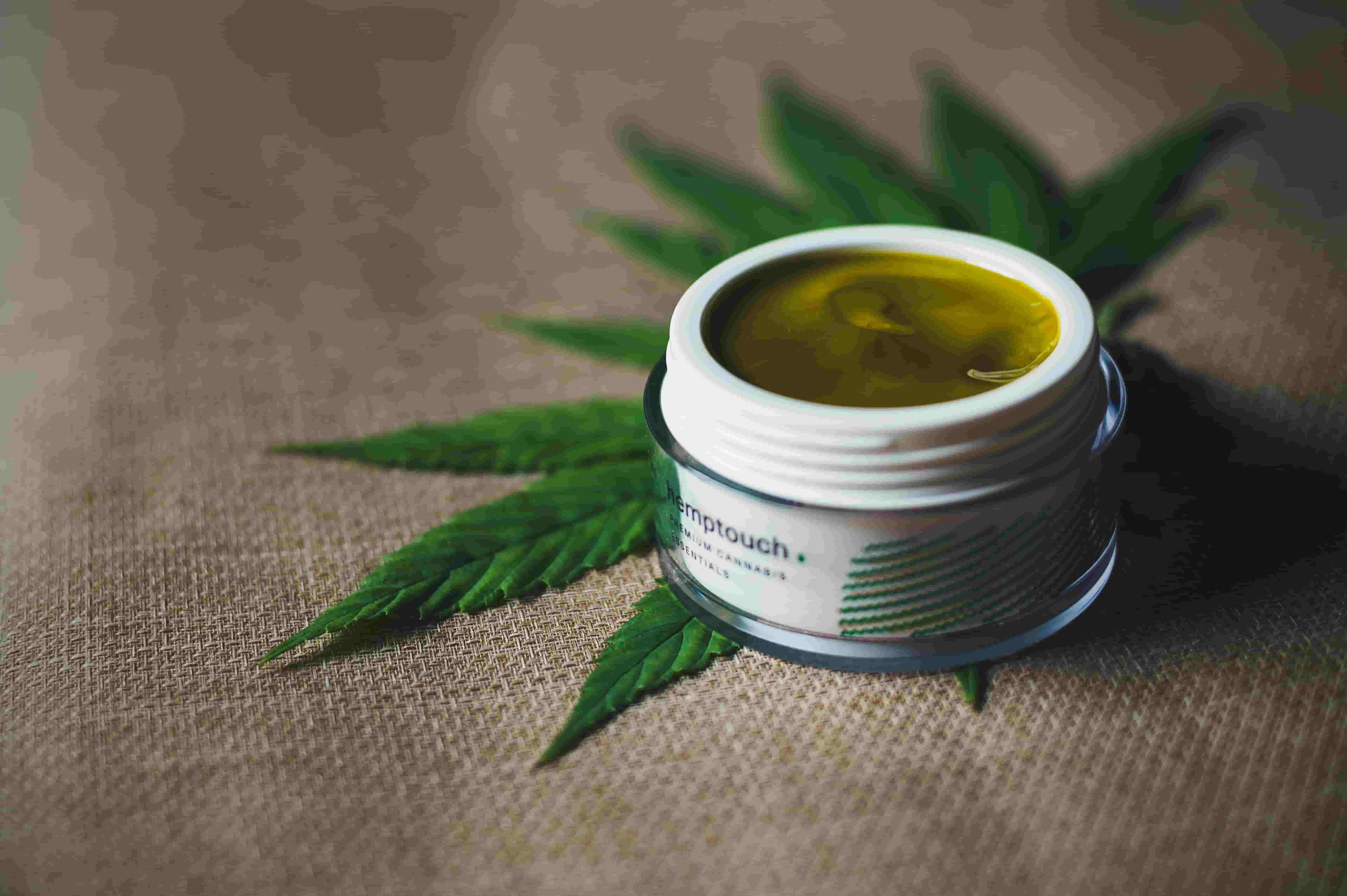 Qu’est-ce que le CBD? – Guide complet du CBD : bienfaits et usage sécuritaire
